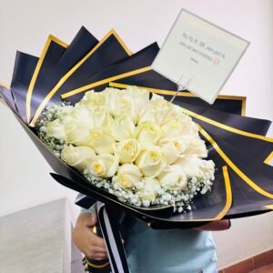 Rosas Blancas Elegantes en Bouquet